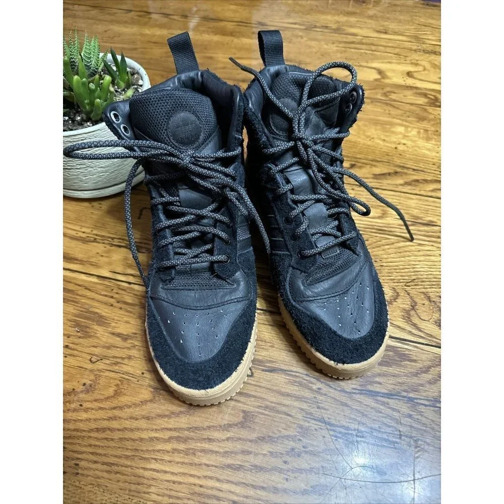 Adidas Rivalry TR Black Gum Size 5